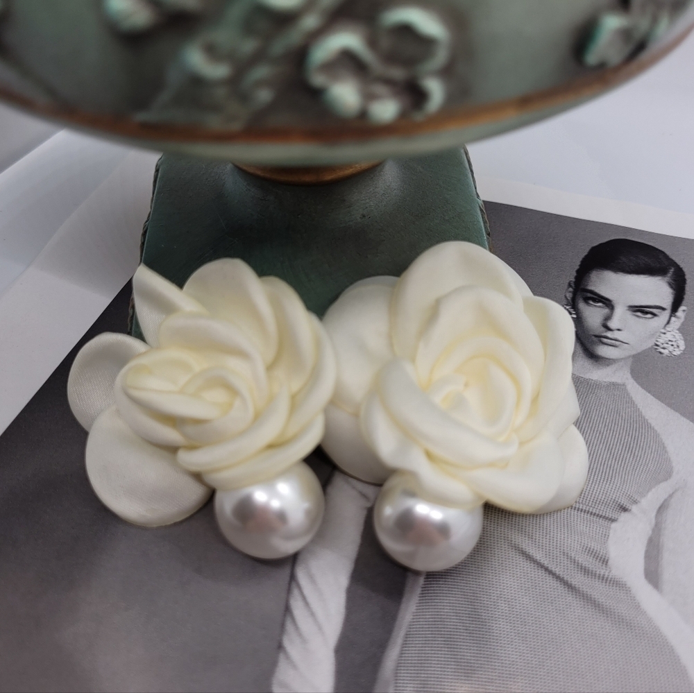 NWT Handmade Elegant Dangling Pearl Soft Ivory Rose Petal Drop Earrings - Picture 5 of 10